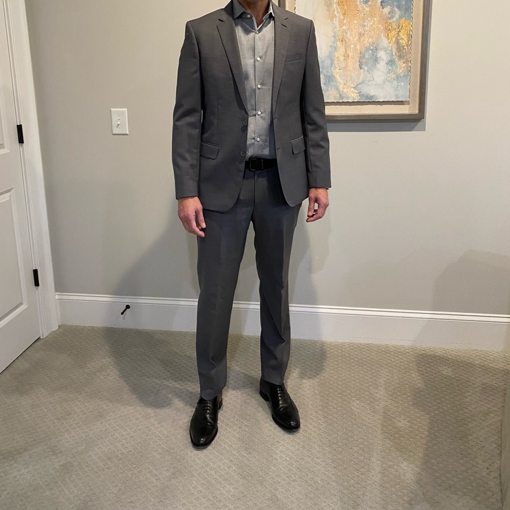 Hugo Boss Mens Grey 2 piece suit size 40R